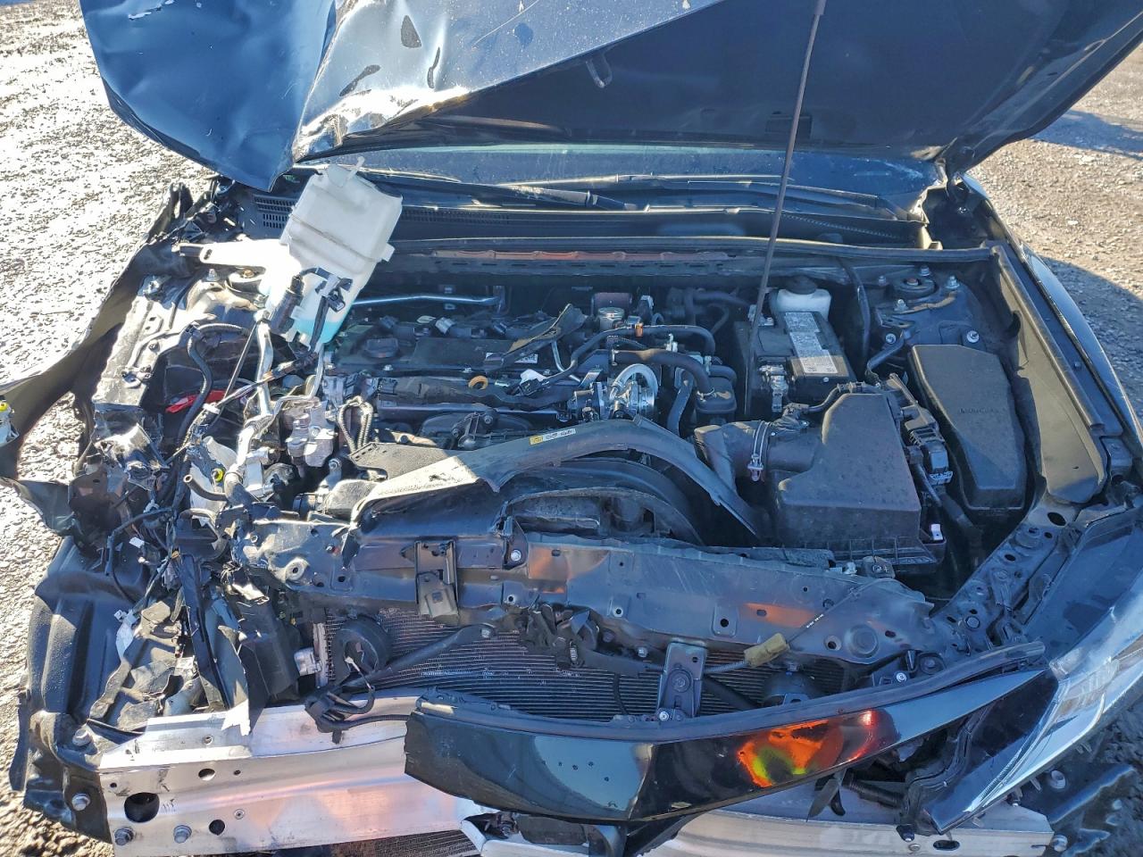 Toyota Camry Le Image 9