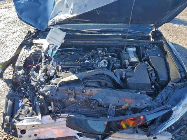 Toyota Camry Le Image 9