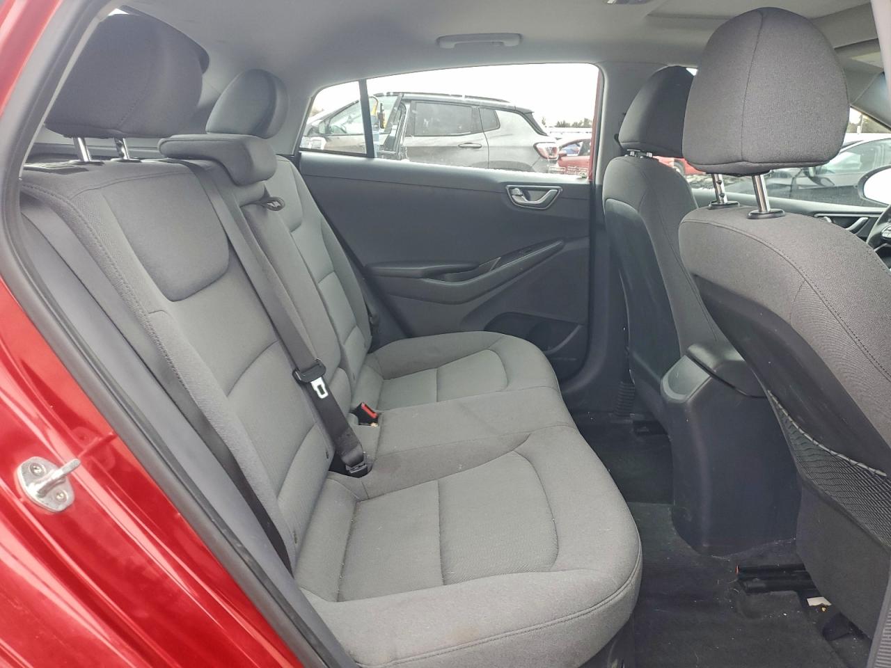 Hyundai Ioniq Sel Image 4