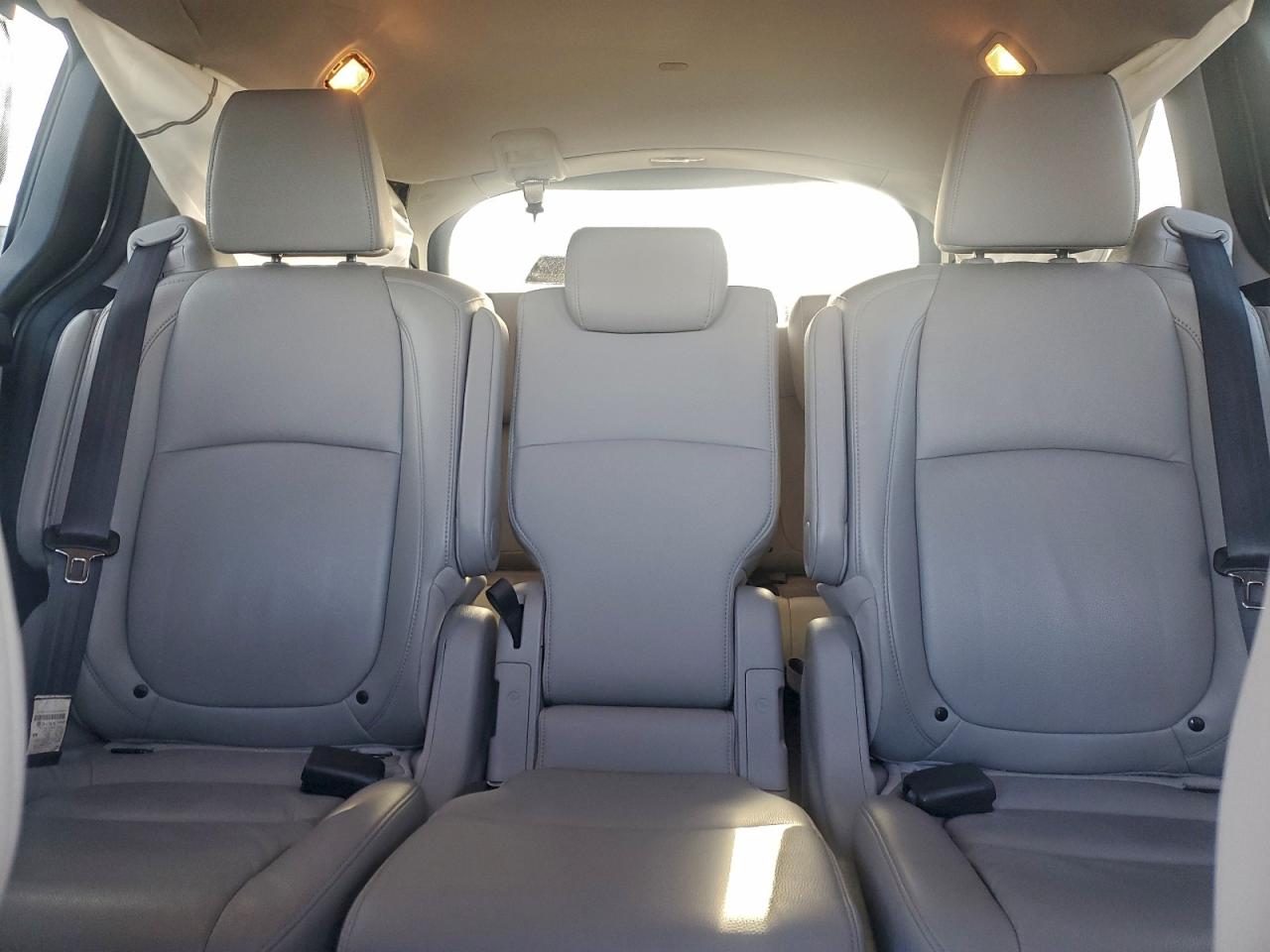 Honda Odyssey Touring Image 3