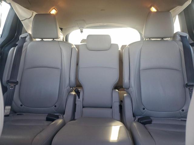 Honda Odyssey Touring Image 3