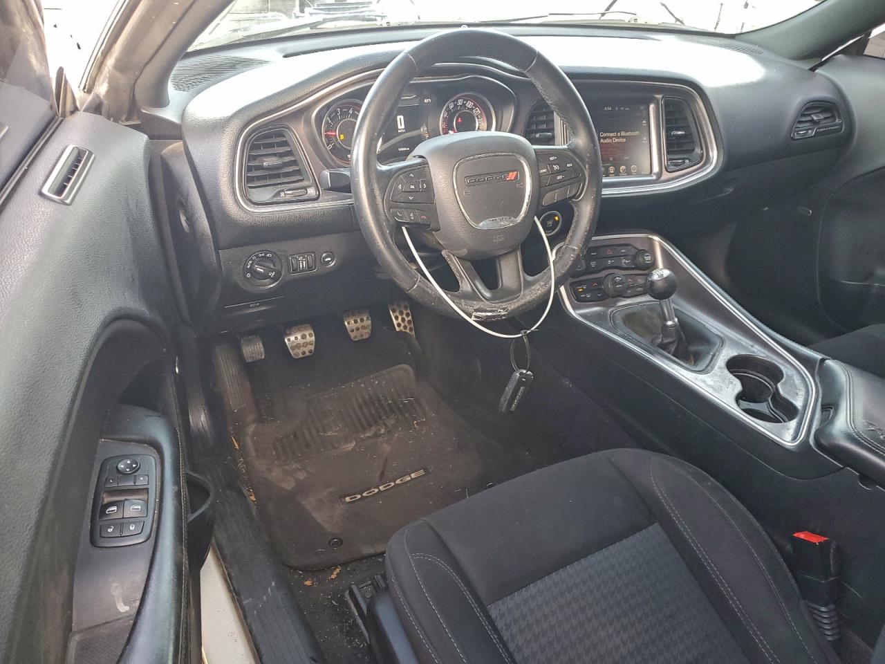 Dodge Challenger Sxt Image 8