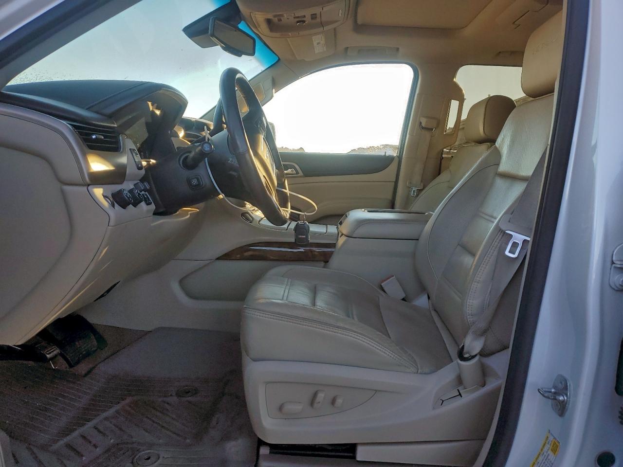 GMC Yukon Denali Image 8