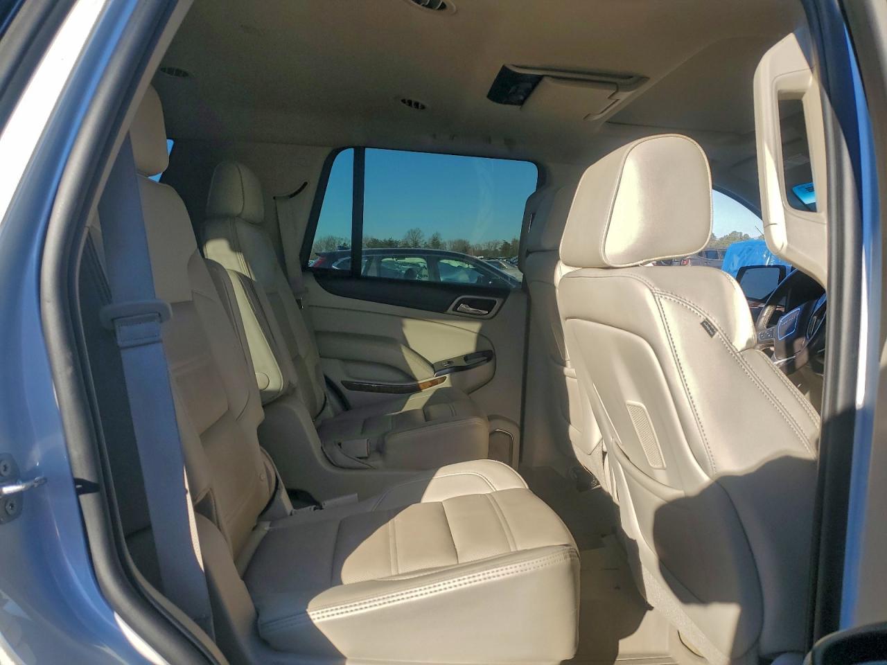 GMC Yukon Denali Image 5