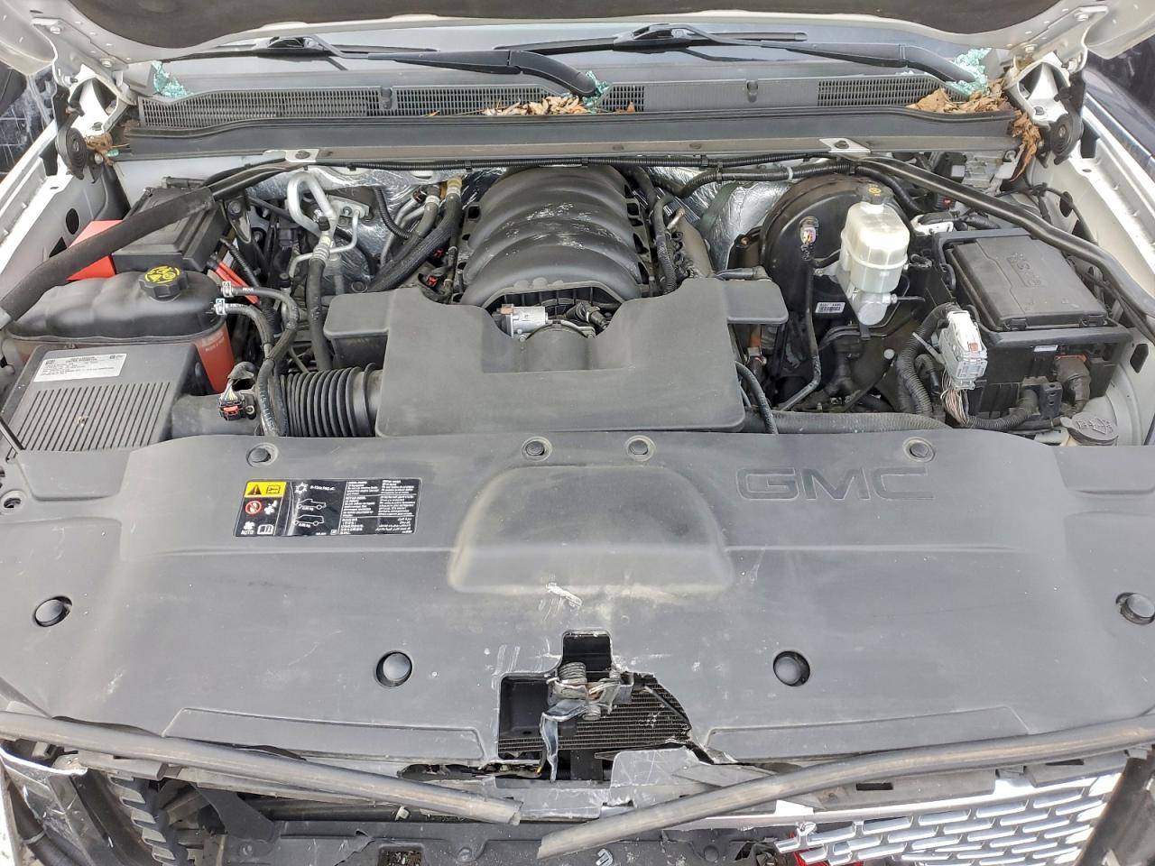 GMC Yukon Denali Image 12