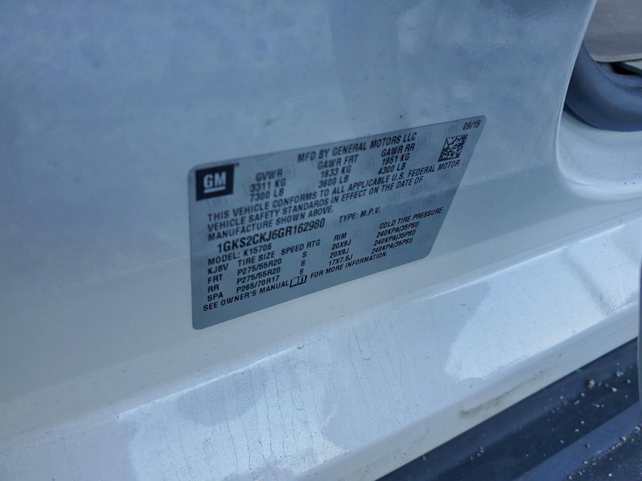 GMC Yukon Denali Image 13