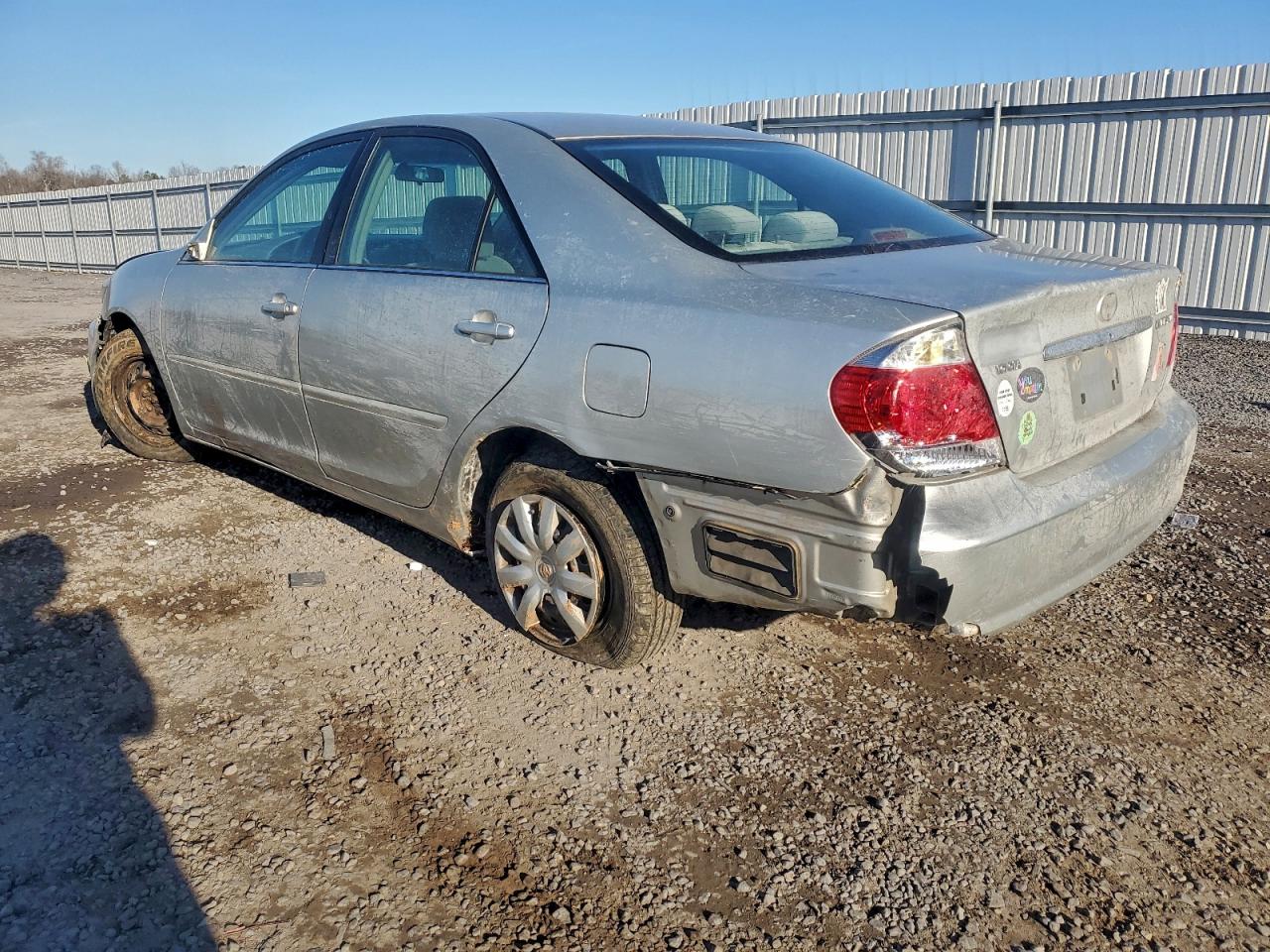 Toyota Camry Le Image 7