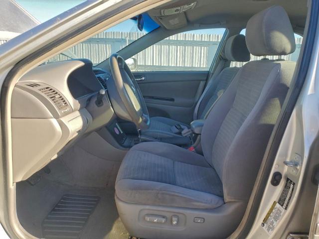 Toyota Camry Le Image 11