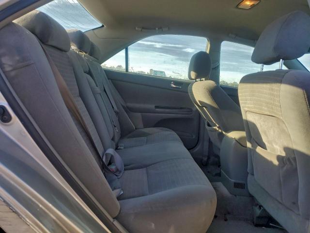 Toyota Camry Le Image 2