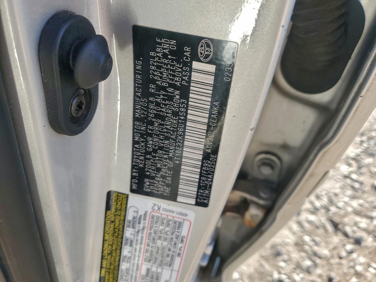 Toyota Camry Le Image 12