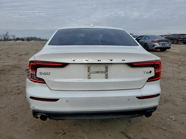 Volvo S60 T6 Momentum Image 10