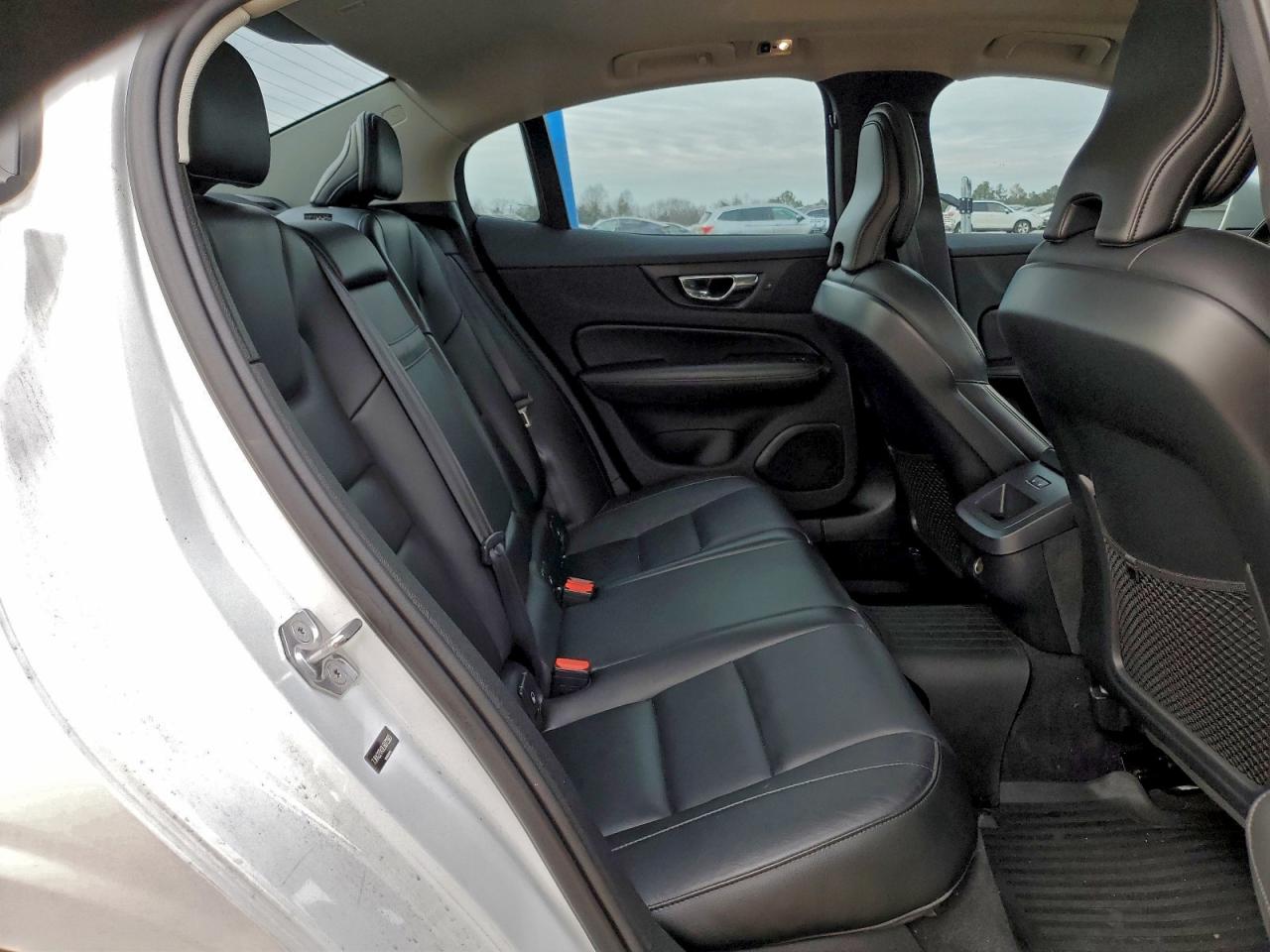 Volvo S60 T6 Momentum Image 2