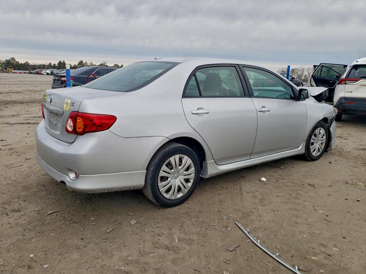 Toyota Corolla Base Image 3