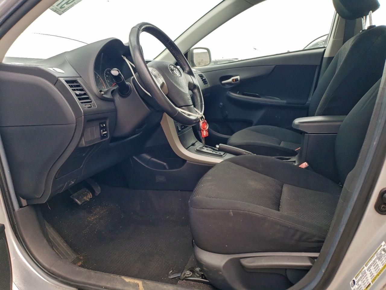 Toyota Corolla Base Image 6