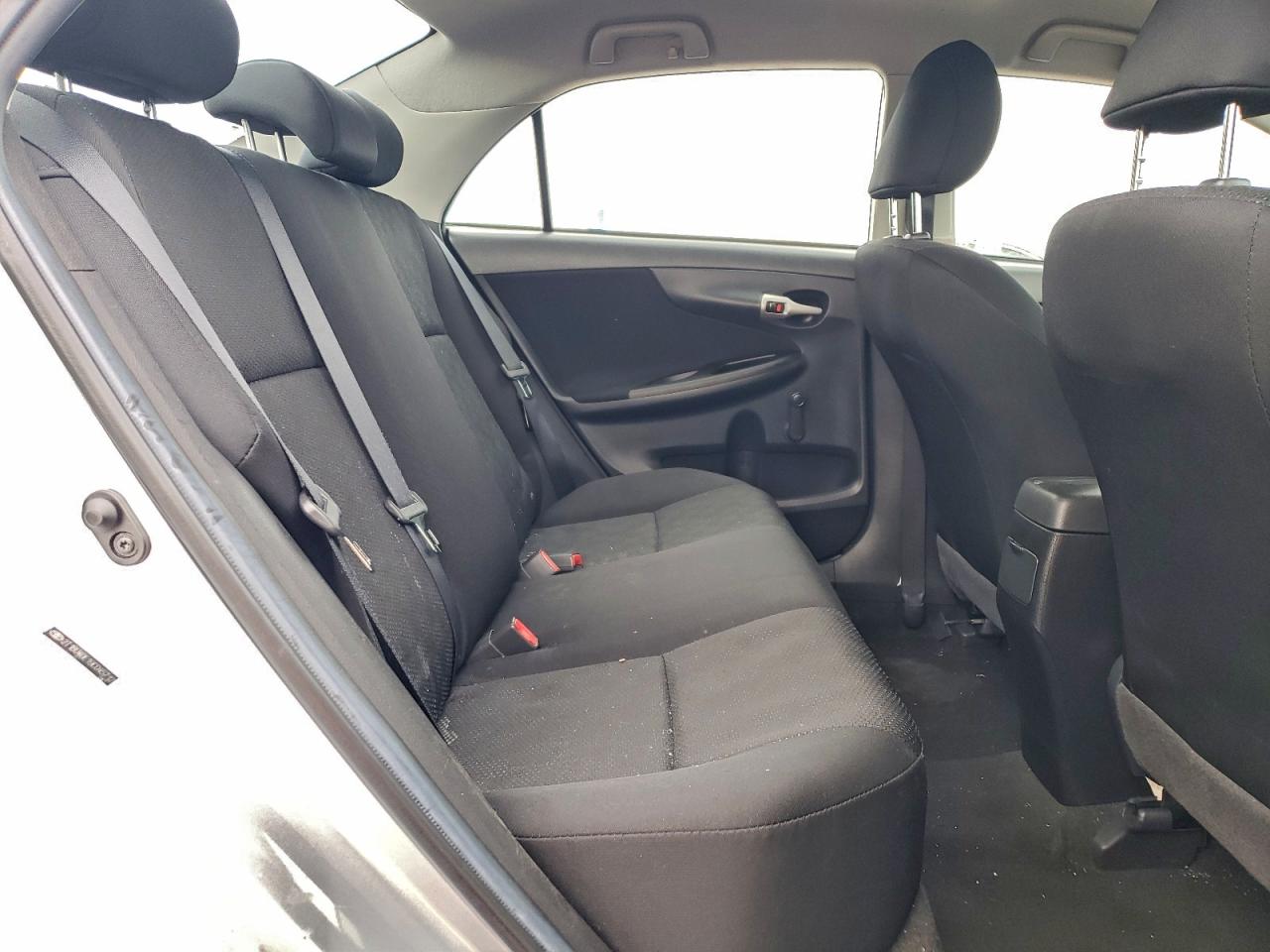 Toyota Corolla Base Image 7