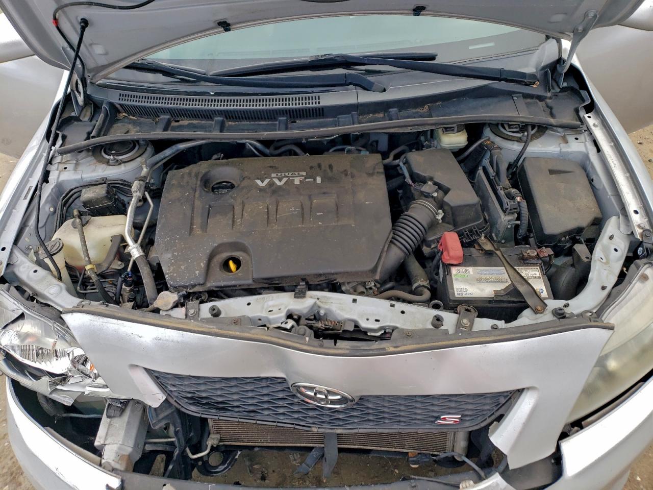 Toyota Corolla Base Image 8
