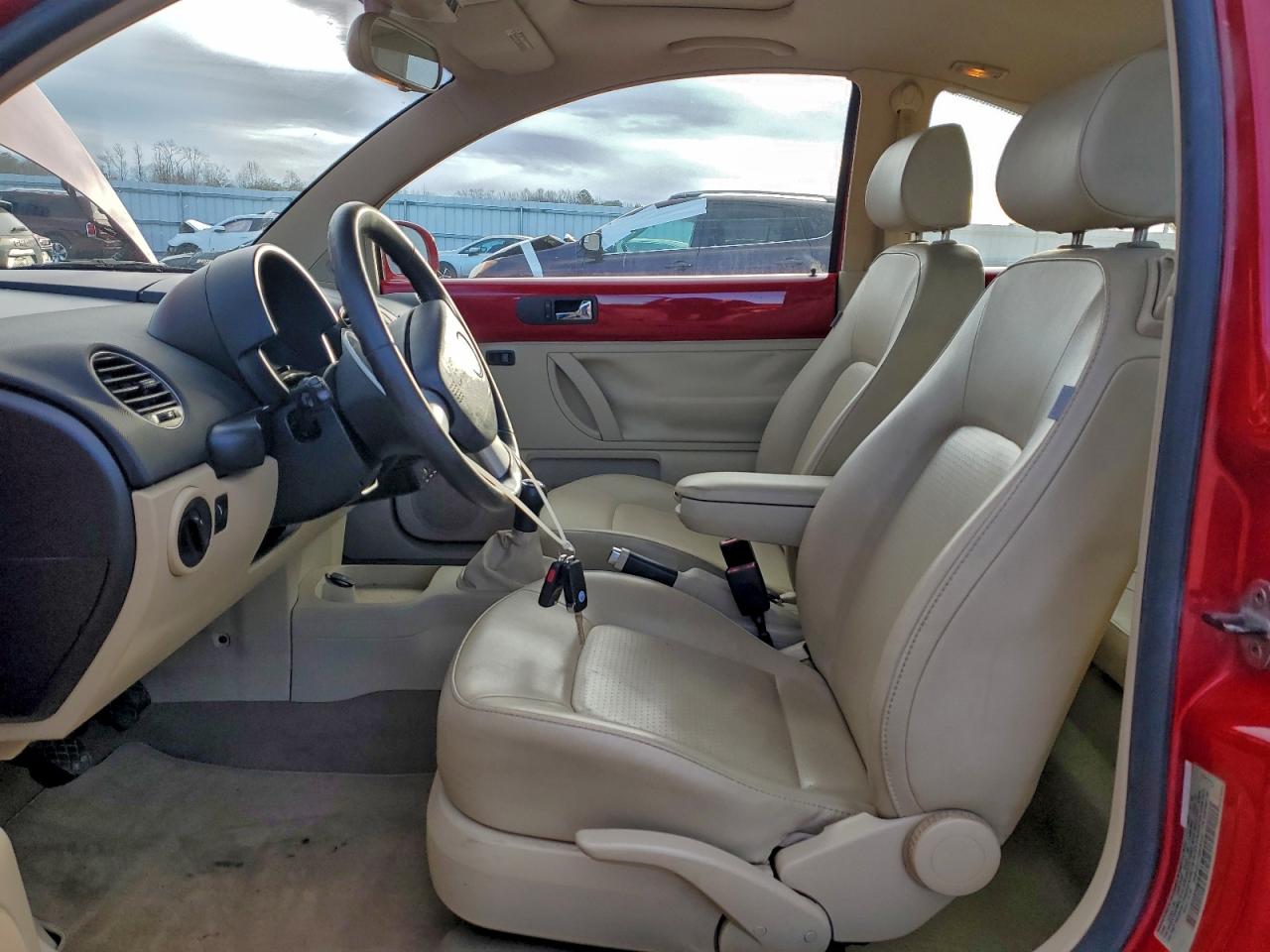 Volkswagen Beetle S Image 4