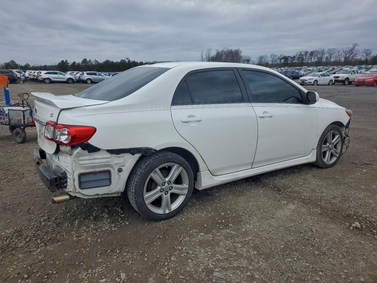 Toyota Corolla Base Image 10