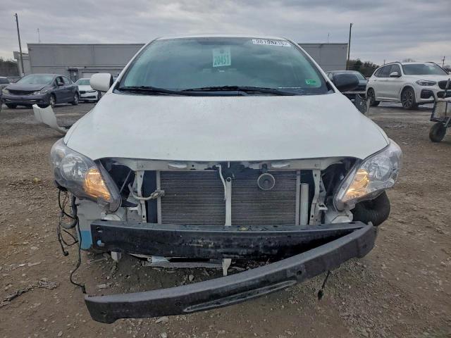 Toyota Corolla Base Image 3