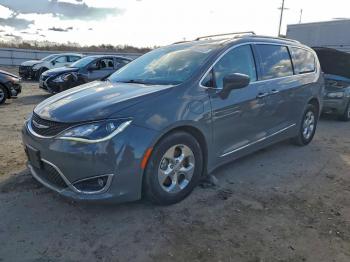  Salvage Chrysler Pacifica