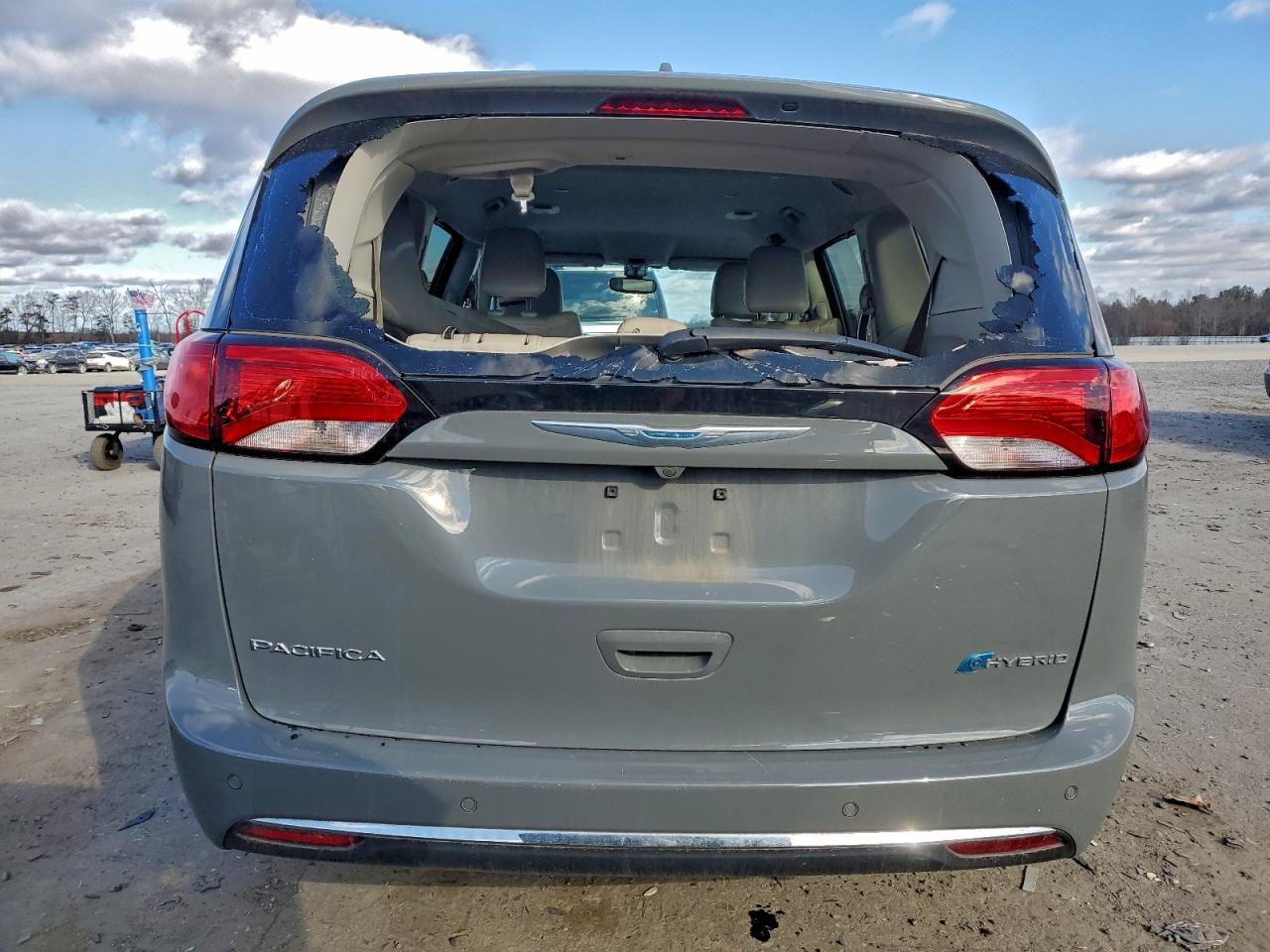 Chrysler Pacifica Hybrid Touring L Image 9