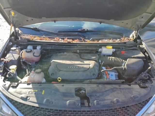 Chrysler Pacifica Hybrid Touring L Image 8