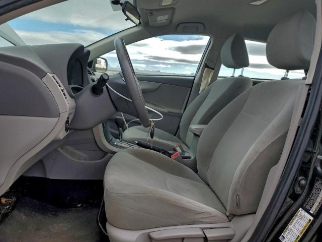 Toyota Corolla Base Image 2