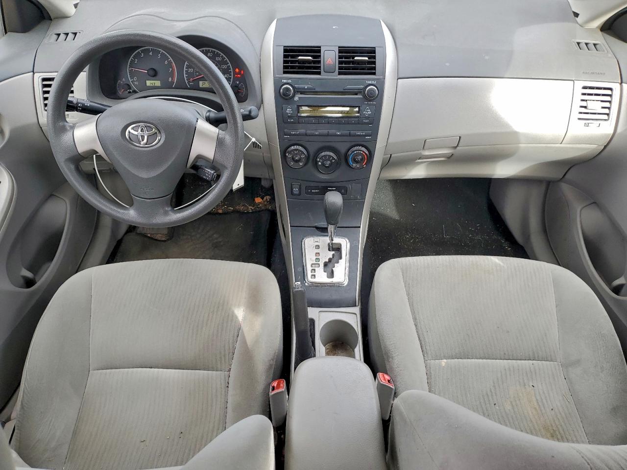 Toyota Corolla Base Image 3