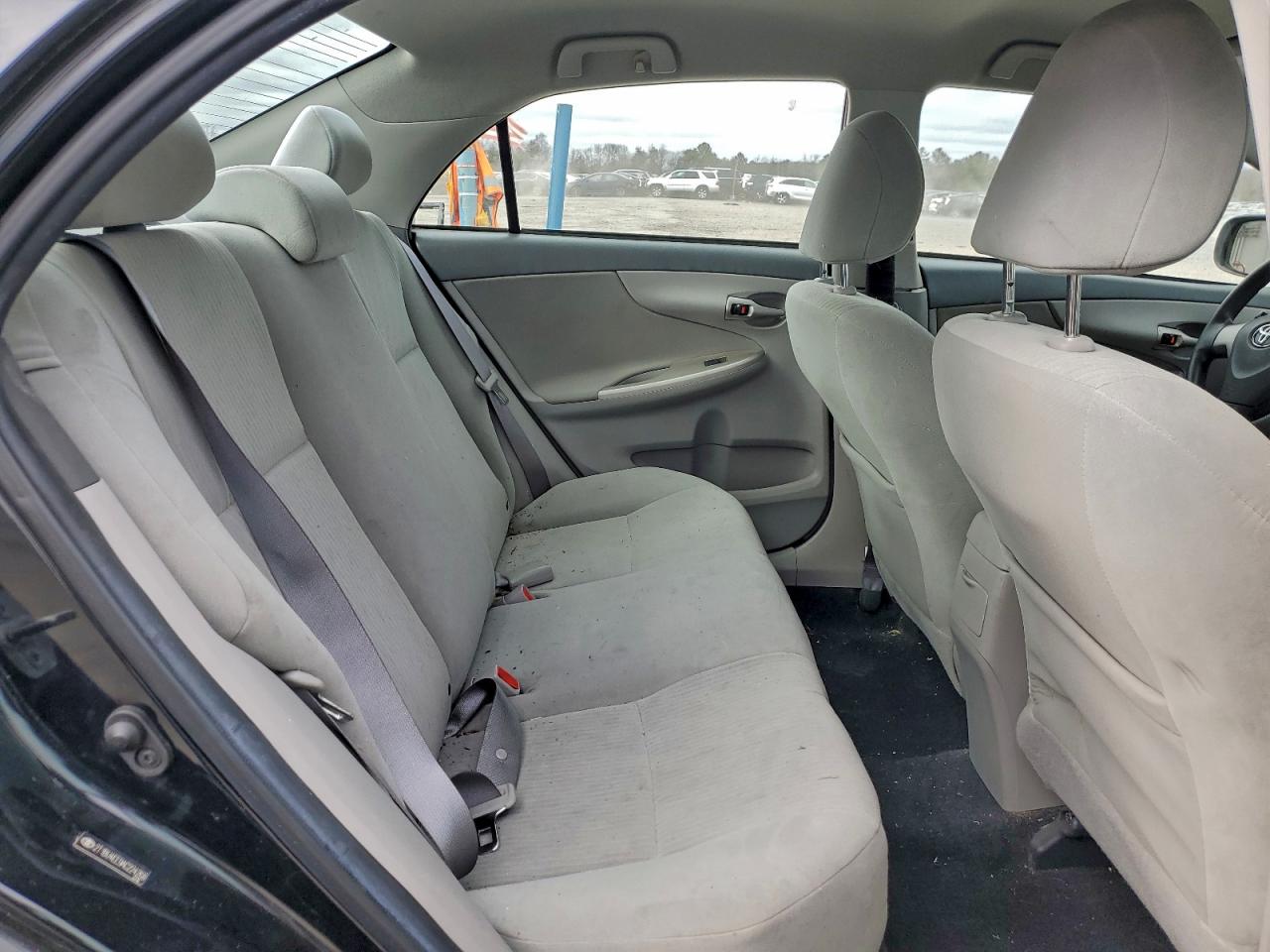 Toyota Corolla Base Image 8