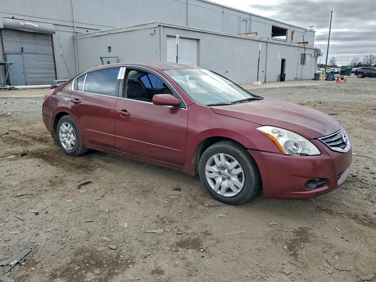 Nissan Altima Base Image 9