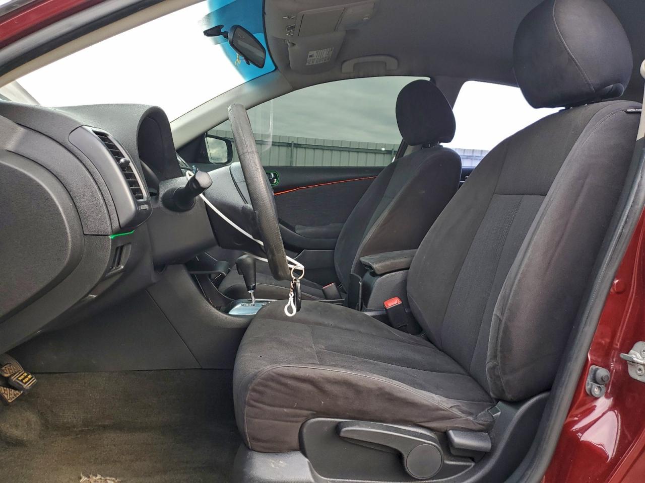 Nissan Altima Base Image 8