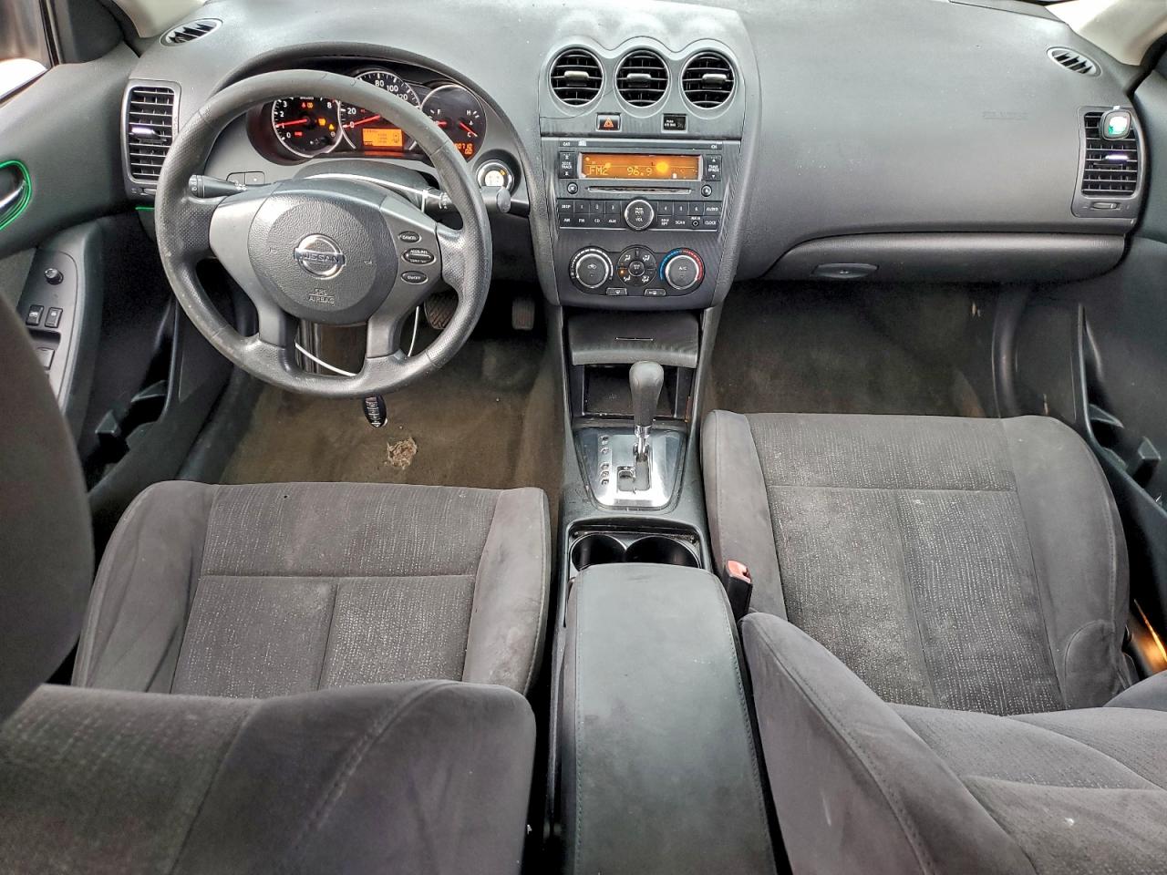Nissan Altima Base Image 12