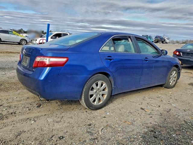 Toyota Camry Base Image 3