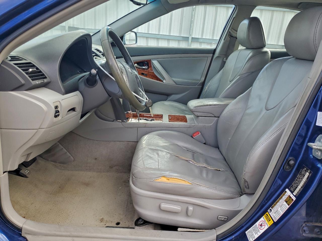 Toyota Camry Base Image 4