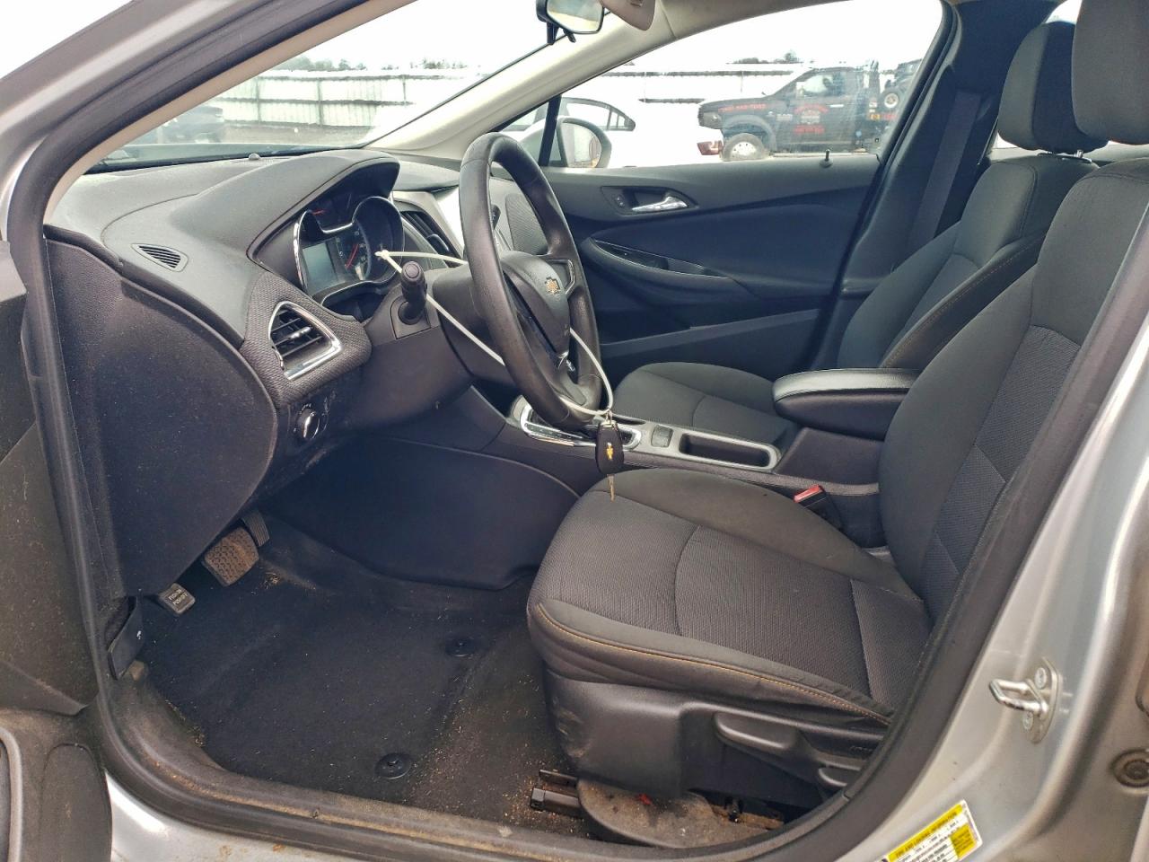 Chevrolet Cruze Ls Image 4