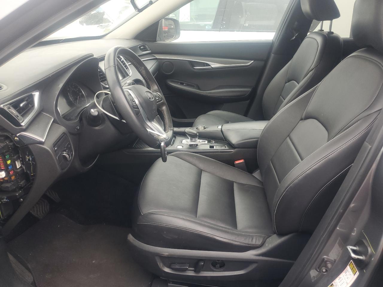 INFINITI Qx Essential Image 9