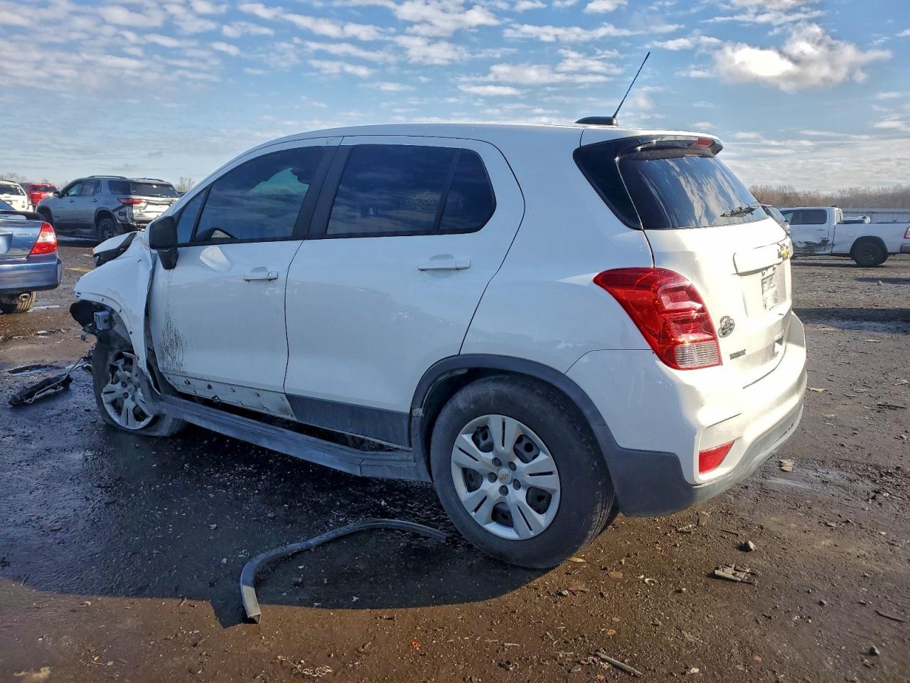 Chevrolet Trax Ls Image 3