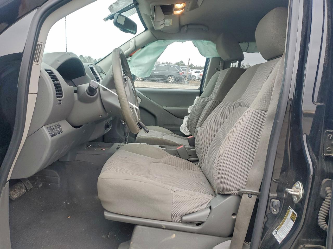 Nissan Frontier S Image 4