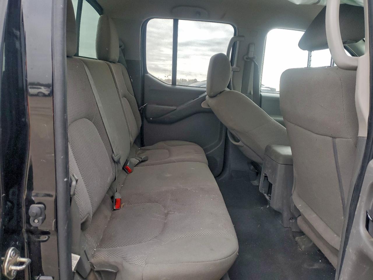 Nissan Frontier S Image 7