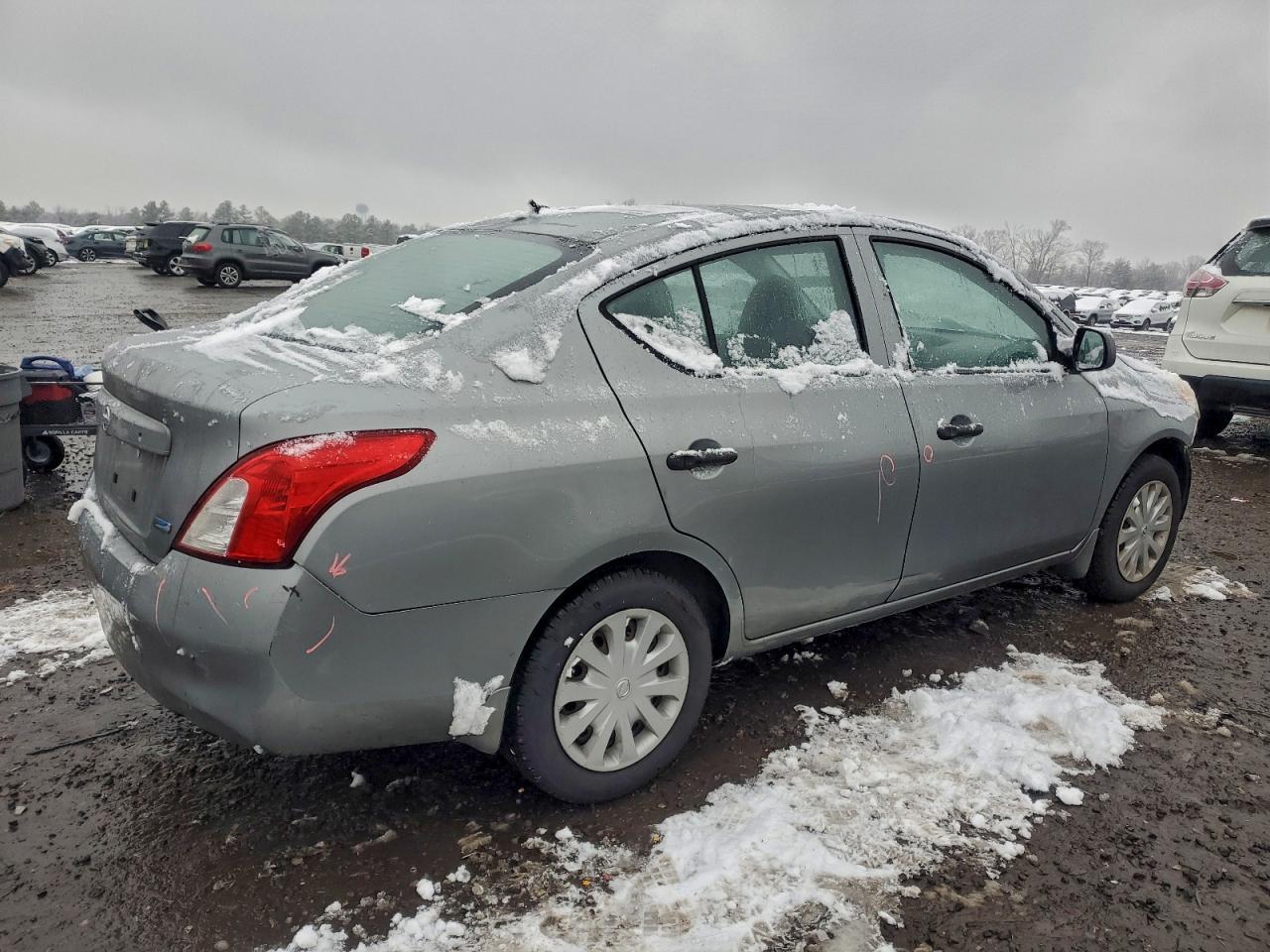 Nissan Versa S Image 7