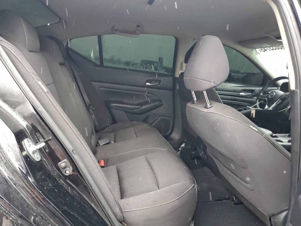 Nissan Altima S Image 2