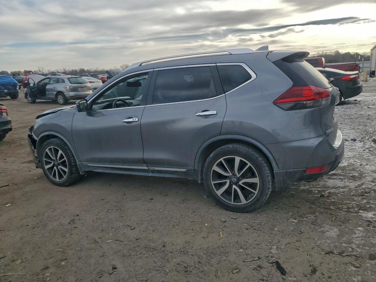 Nissan Rogue S Image 2