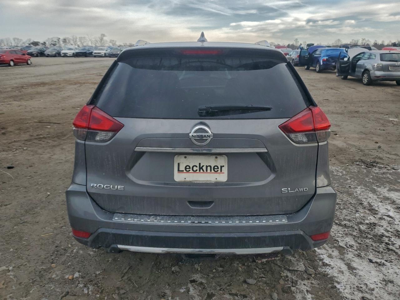 Nissan Rogue S Image 4