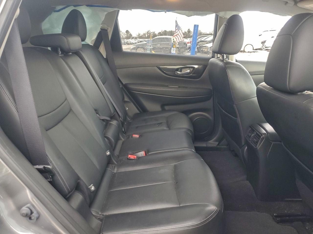 Nissan Rogue S Image 7