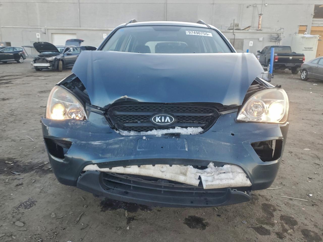 Kia Rondo Base Image 5