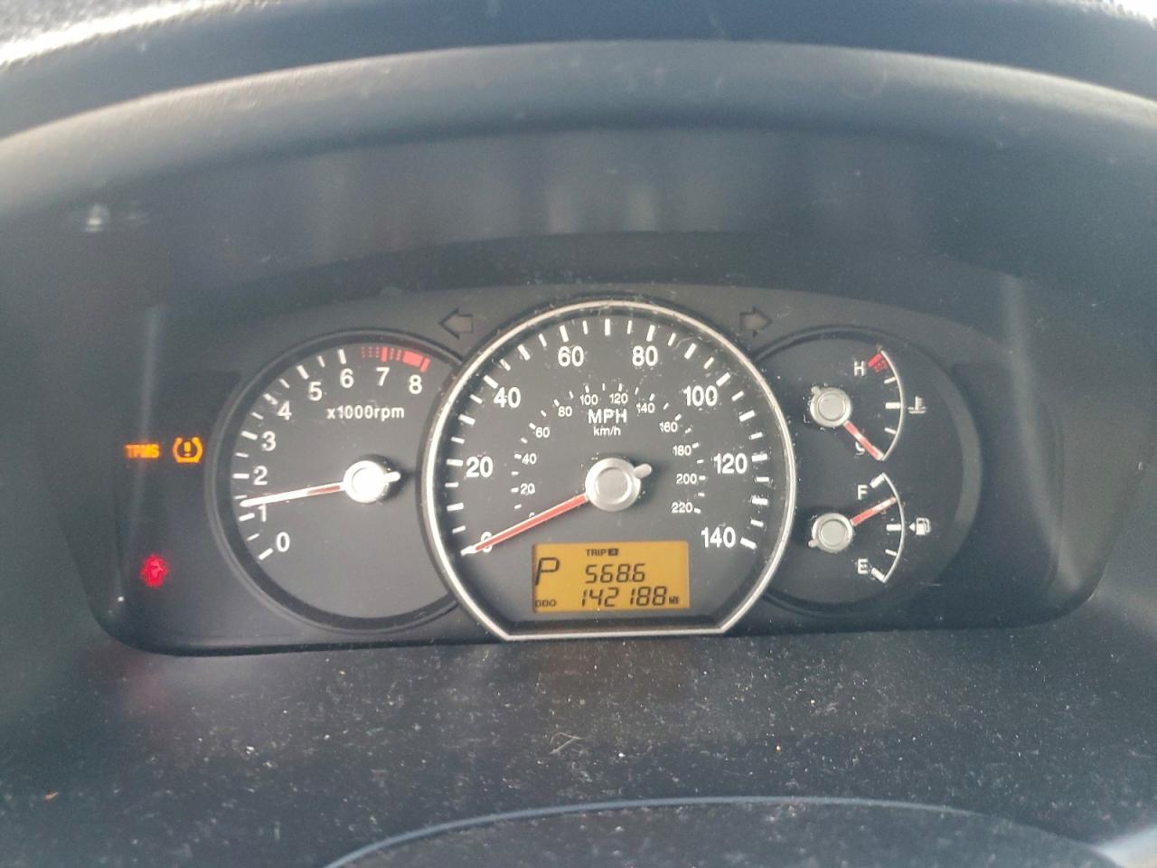 Kia Rondo Base Image 6