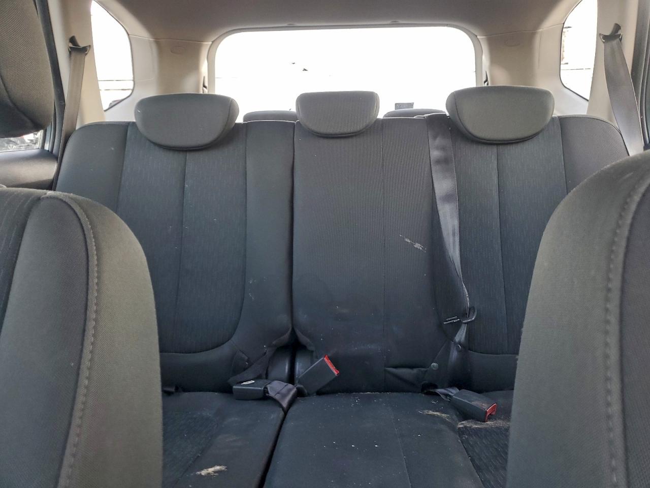 Kia Rondo Base Image 8