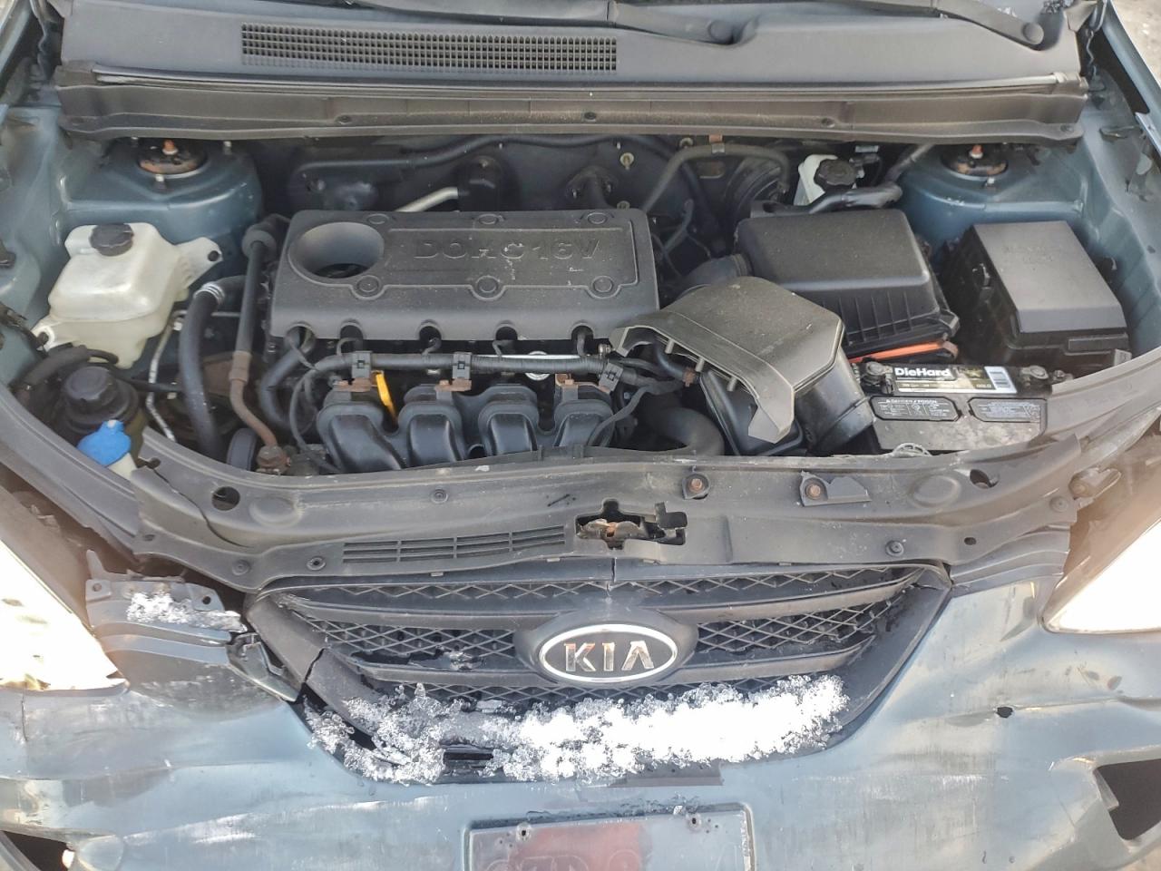 Kia Rondo Base Image 10