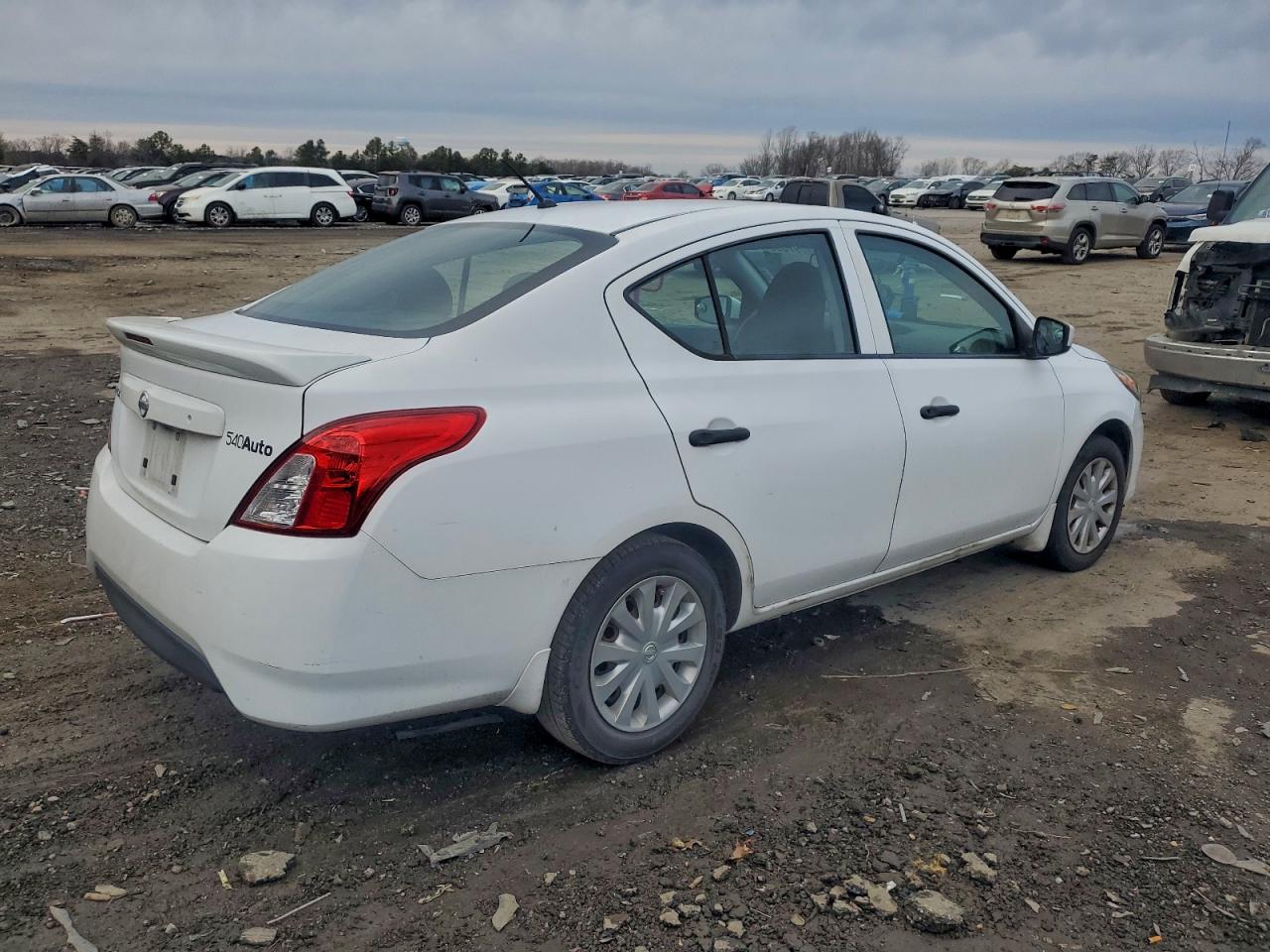 Nissan Versa S Image 7