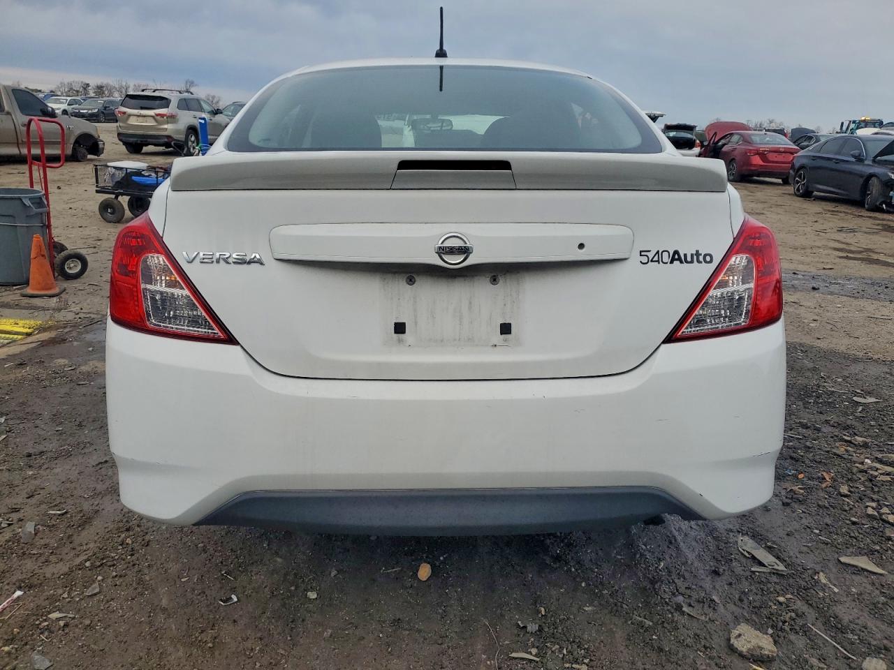 Nissan Versa S Image 5